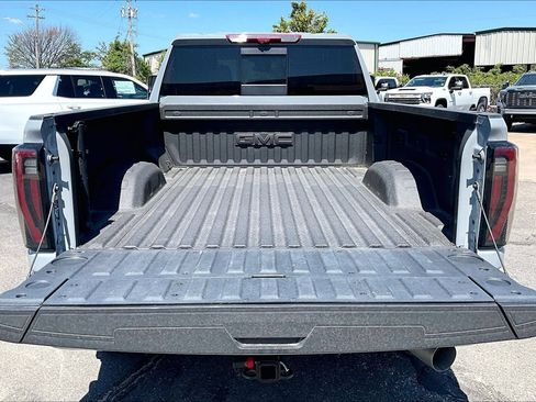 Used 2025 GMC Sierra 2500 AT4 w/ AT4 Premium Plus Package AWD/4WD image 30