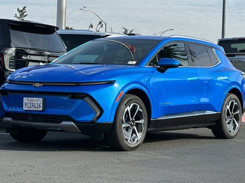 Used 2025 Chevrolet Equinox EV LT w/ Convenience Package image 9