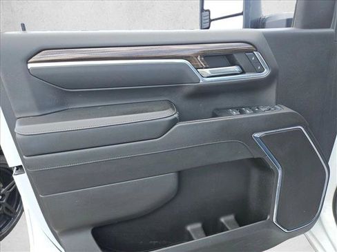 Used 2024 Chevrolet Silverado 2500 LT AWD/4WD image 9