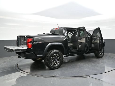 Used 2026 Chevrolet Colorado ZR2 w/ Technology Package AWD/4WD image 38