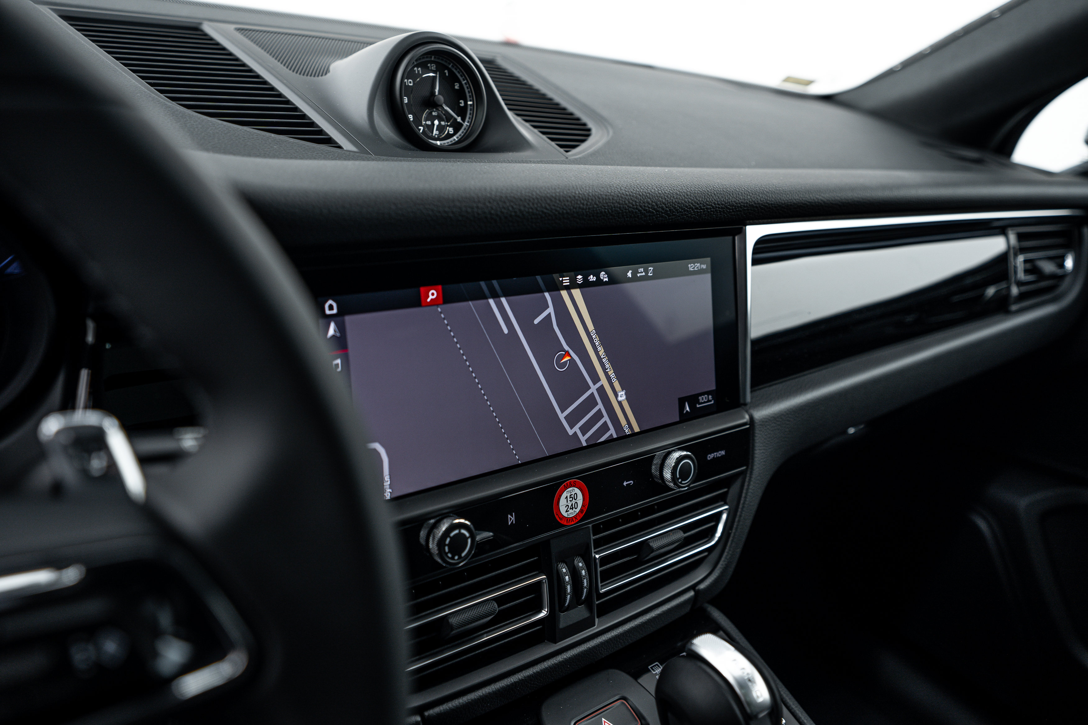 Certified 2026 Porsche Macan AWD/4WD image 14