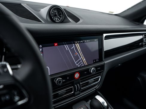 Certified 2026 Porsche Macan AWD/4WD image 14