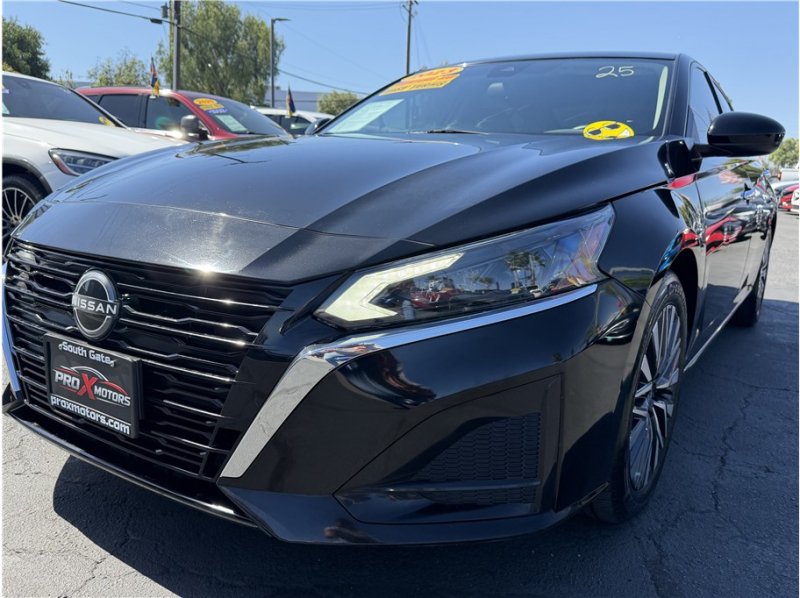 Used 2023 Nissan Altima 2.5 SV FWD image 9