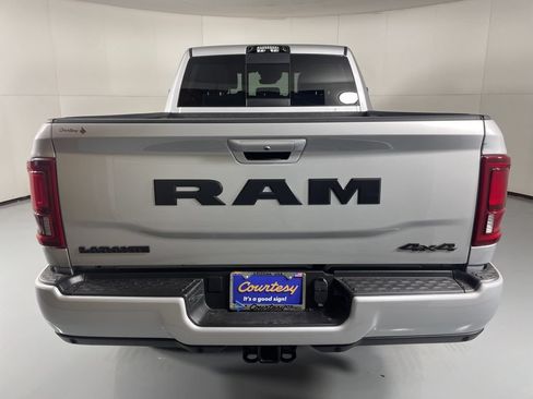 New 2026 RAM 2500 Laramie AWD/4WD image 7