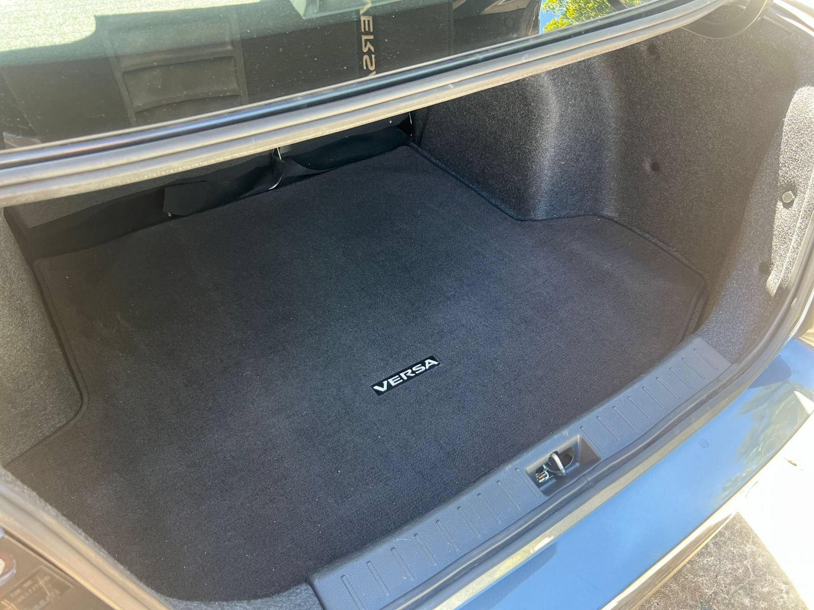 Used 2025 Nissan Versa SV FWD image 25