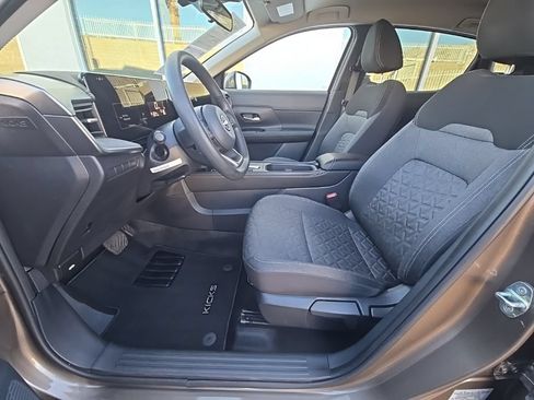 Used 2025 Nissan Kicks SV AWD/4WD image 27