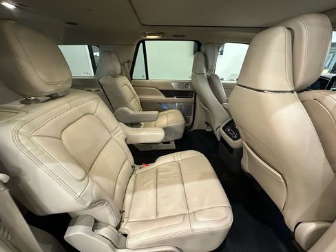 Used 2021 Lincoln Navigator L Reserve w/ Luxury Package image 13