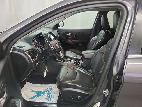 Used 2019 Jeep Cherokee Overland w/ Technology Group image 7