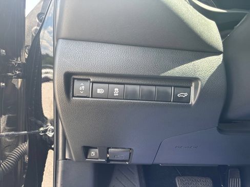 Used 2023 Toyota Venza LE AWD/4WD image 40
