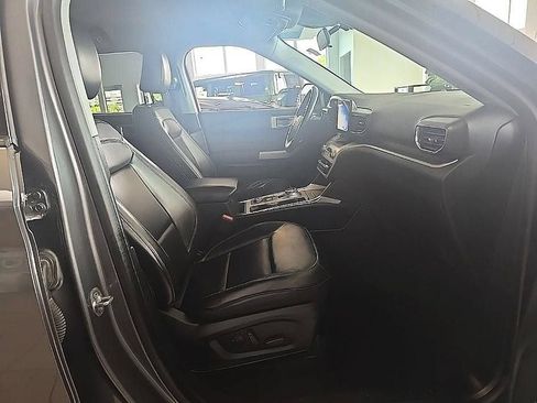 Used 2021 Ford Explorer XLT w/ Equipment Group 202A AWD/4WD image 35