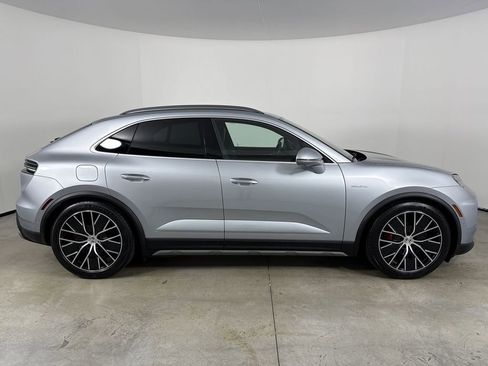 Certified 2025 Porsche Macan 4S Electric AWD/4WD image 8
