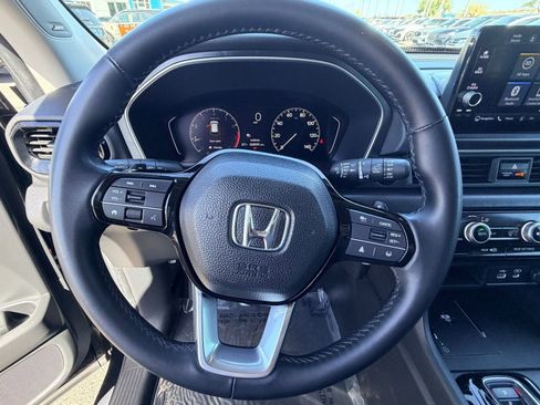 Certified 2025 Honda Pilot Touring image 22