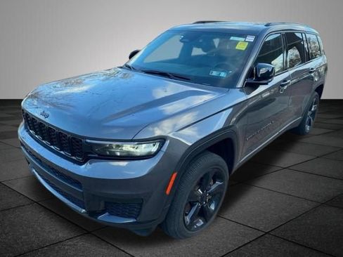 Used 2023 Jeep Grand Cherokee L Laredo image 11