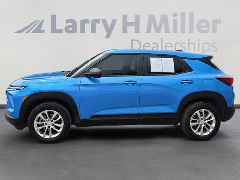 Used 2025 Chevrolet TrailBlazer LS w/ LS Convenience Package FWD image 2