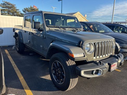 Used 2023 Jeep Gladiator Overland image 3