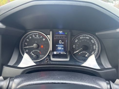 Used 2022 Toyota Tacoma TRD Sport w/ Technology Package image 16