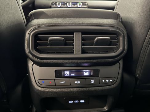 New 2025 Honda Pilot Touring image 24