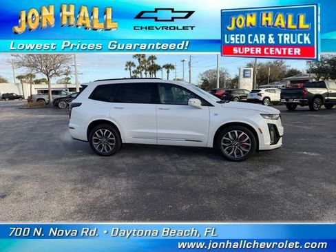 Used 2023 Cadillac XT6 Sport w/ Technology Package image 15