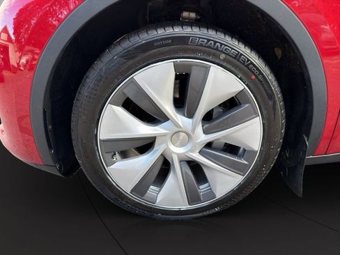 Used 2022 Tesla Model Y Long Range image 21