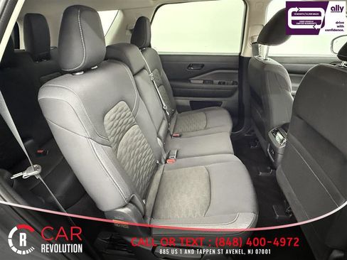 Used 2025 Nissan Pathfinder SV AWD/4WD image 22