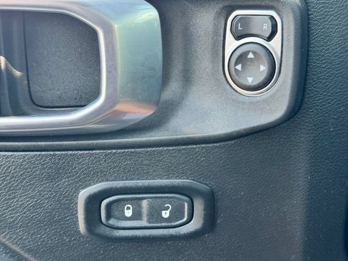 Used 2023 Jeep Gladiator Rubicon w/ Cold Weather Group AWD/4WD image 29