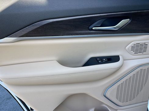 New 2026 Jeep Grand Cherokee Limited w/ Luxury Tech Group II image 24