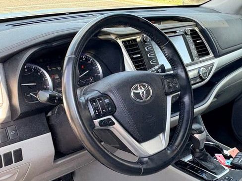 Used 2018 Toyota Highlander XLE image 13