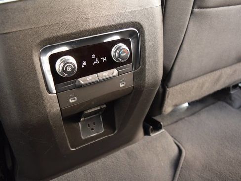 Used 2023 GMC Yukon XL SLT image 42