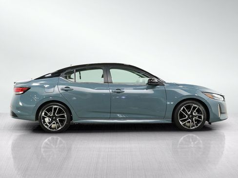 Used 2025 Nissan Sentra SR w/ SR Premium Package FWD image 6