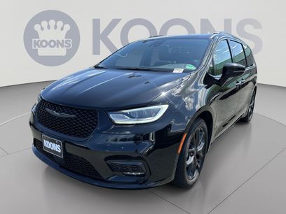 Used 2025 Chrysler Pacifica Limited
