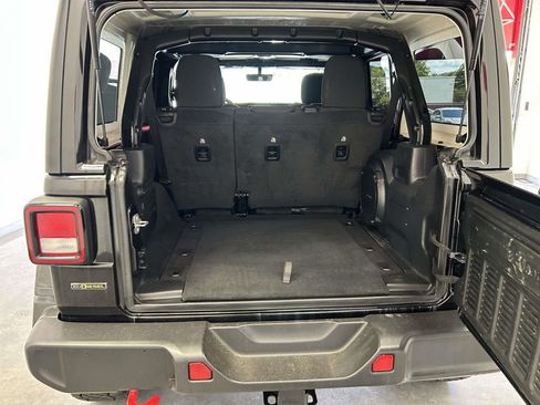 Used 2023 Jeep Wrangler Unlimited Rubicon w/ Cold Weather Group AWD/4WD image 12