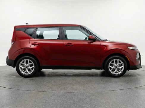 Used 2025 Kia Soul LX w/ LX Technology Package FWD image 11