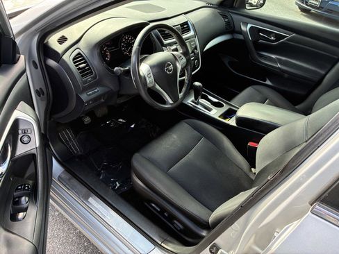 Used 2016 Nissan Altima 2.5 SR w/ LED Appearance Package image 7