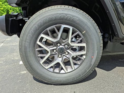 New 2026 Jeep Wrangler Unlimited Sahara AWD/4WD image 5