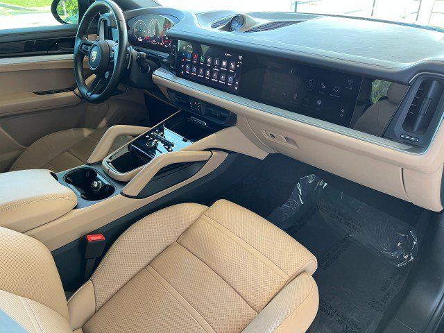 Used 2024 Porsche Cayenne Coupe AWD/4WD image 15