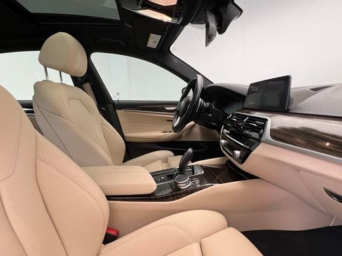 Used 2020 BMW 530i w/ Premium Package image 6