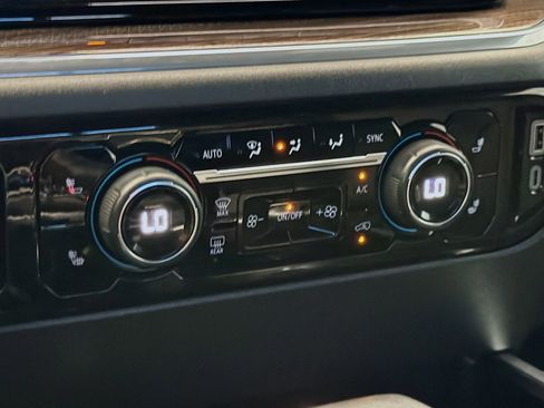 Used 2023 Chevrolet Silverado 1500 LT Trail Boss w/ Convenience Package II image 10