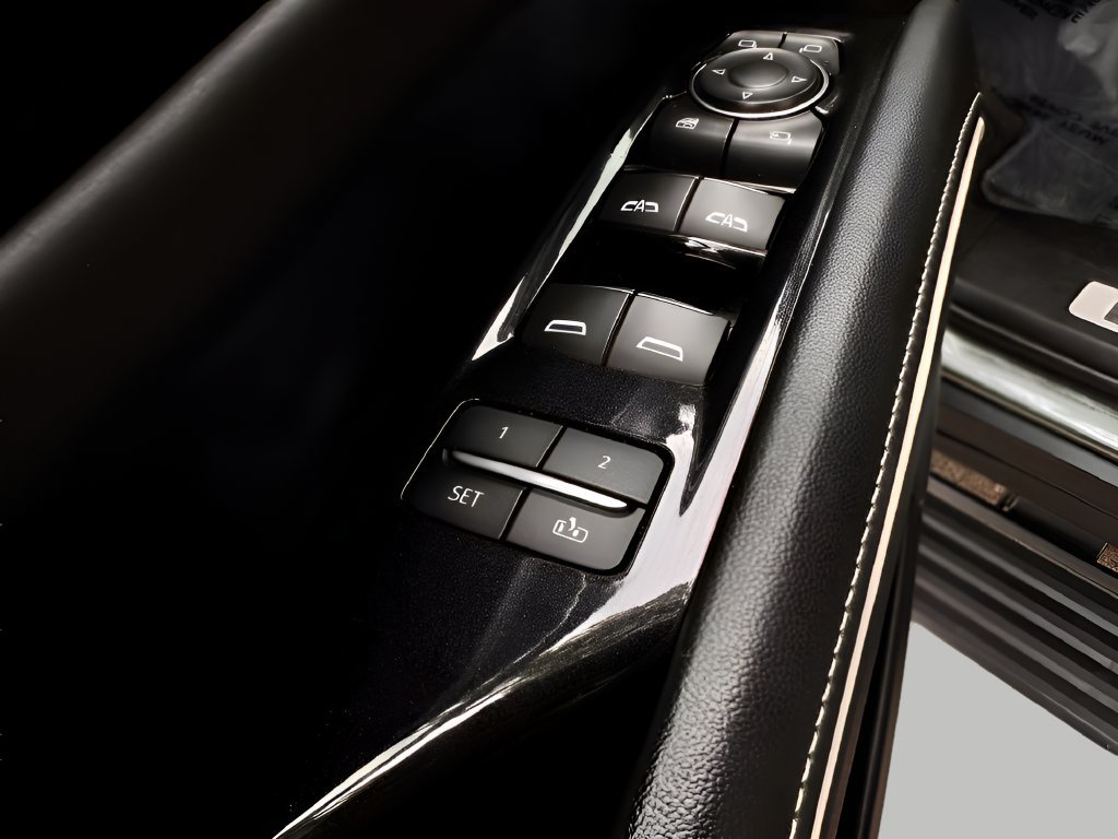Used 2024 Cadillac Escalade V AWD/4WD image 18