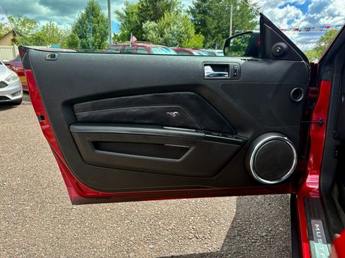 Used 2012 Ford Mustang GT Premium image 18