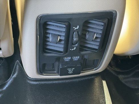 Used 2019 Jeep Grand Cherokee Limited image 29