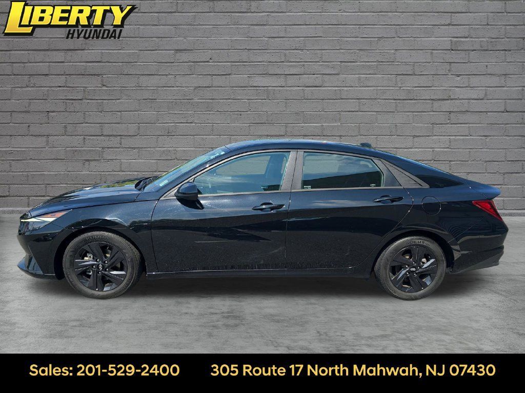 Certified 2022 Hyundai Elantra SEL w/ Convenience Package FWD image 3