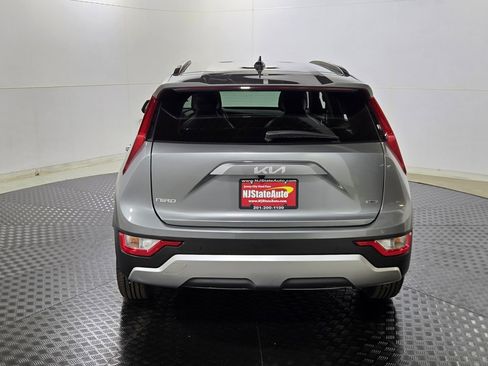 Used 2023 Kia Niro EX image 6