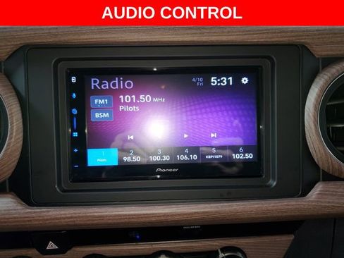 Used 2018 Toyota Tacoma TRD Sport w/ Technology Package image 19