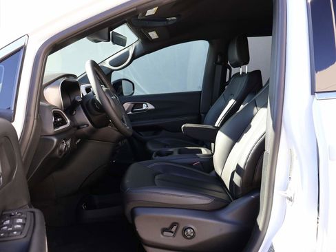 New 2026 Chrysler Voyager LX FWD image 8