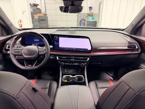 Certified 2024 Chevrolet Traverse RS image 23