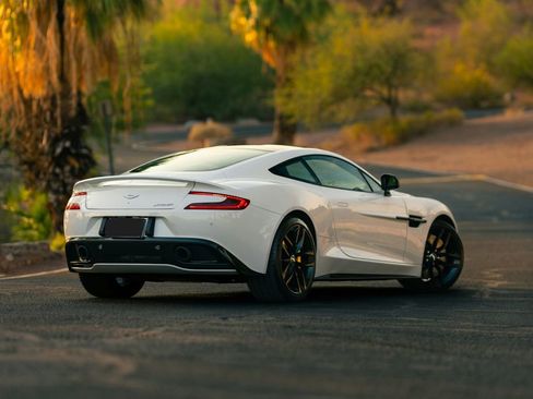 Used 2015 Aston Martin Vanquish Coupe image 14
