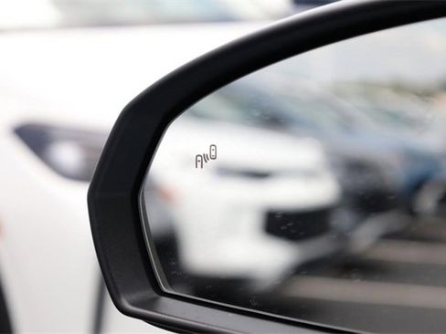 New 2025 Volkswagen Taos SE image 22