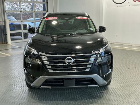 Used 2025 Nissan Rogue SL w/ SL Premium Package image 37