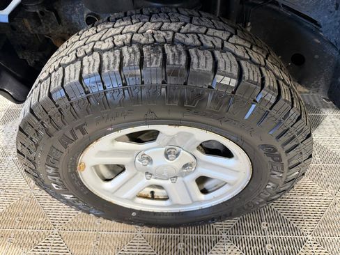 Used 2017 Jeep Wrangler Unlimited Sport w/ Connectivity Group AWD/4WD image 26