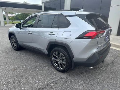 Used 2022 Toyota RAV4 XLE Premium AWD/4WD image 6